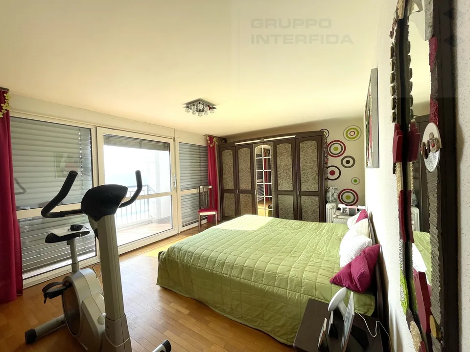 BELLA CASA CON AMPIE TERRAZZE E VISTA APERTA – Foto 9 von 11