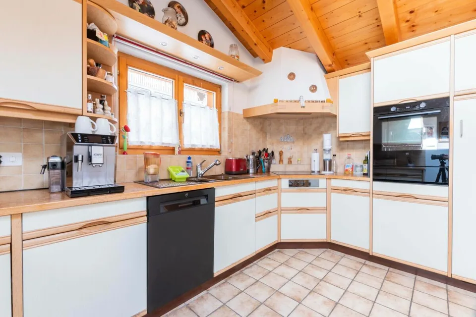 Ampio appartamento di 5 locali al piano mansardato del chalet Granit