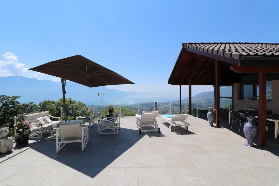 MAISON INDIVIDUELLE  DE 6,5 PIECES AVEC SUPERBE VUE PANORAMIQUE DANS QUARTIER RESIDENTIEL TRES CALME