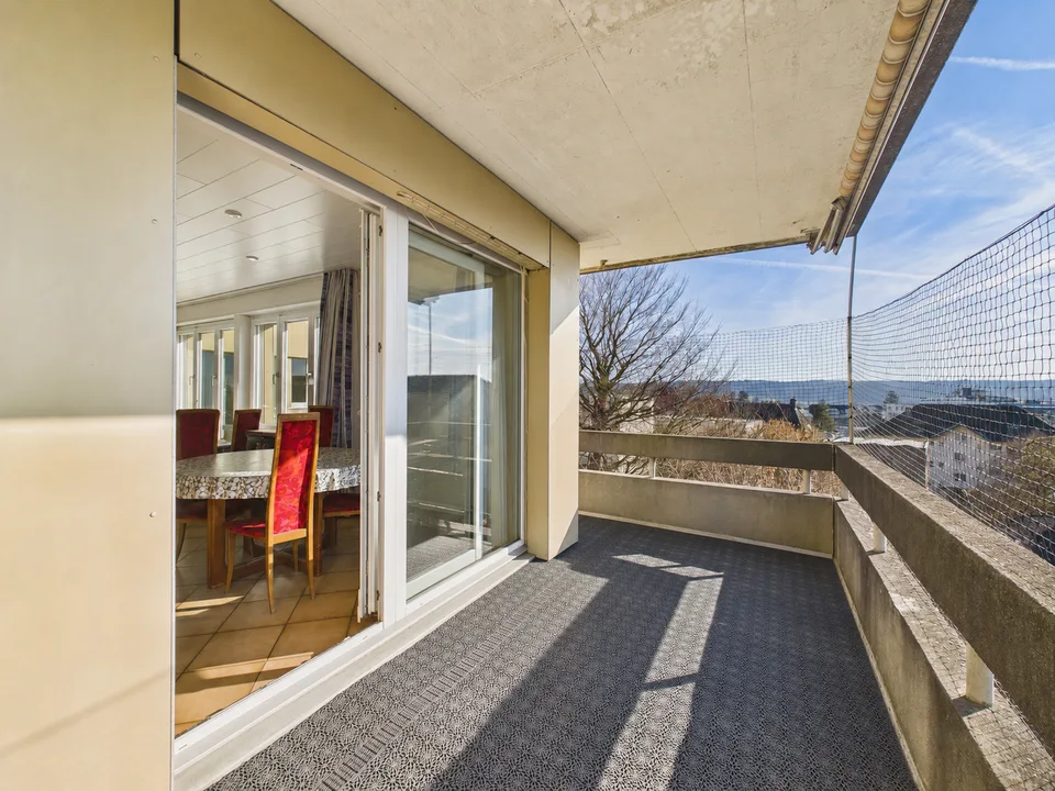 Exclusive penthouse apartment in a sought-after residential area in Solothurn – photo 8 of 17