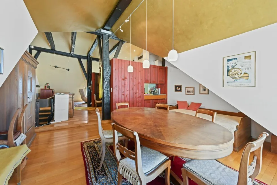 Charme trifft Weitsicht - einzigartige Maisonette-Dachwohnung im Herzen von Wil SG