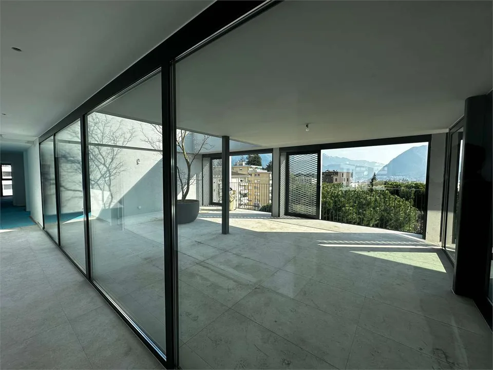 Prächtiges Panorama-Dachgeschoss mit großem Terrassenbereich – Foto 7 von 13