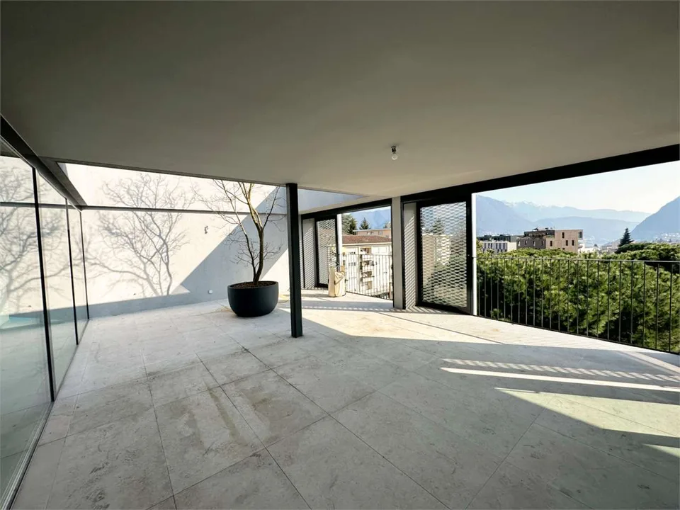 Prächtiges Panorama-Dachgeschoss mit großem Terrassenbereich – Foto 6 von 13