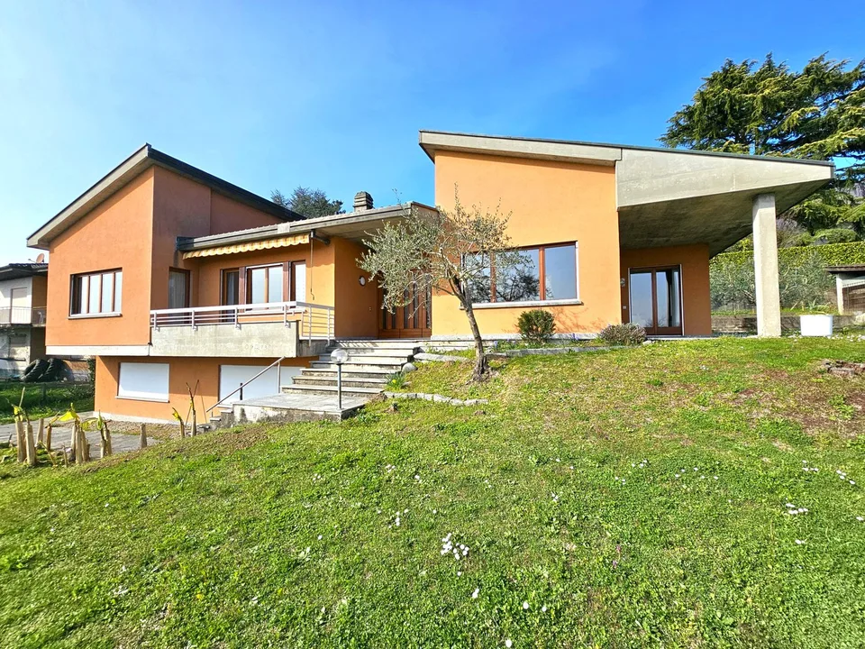 Castel San Pietro Corteglia: importante villa unifamiliare con vista dominante sulle colline