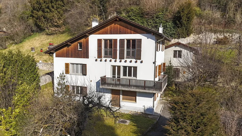 Casa + Edificio da Ristrutturare - Tranquillo e Verde - Centro - Esclusività