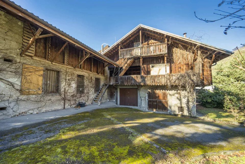 Casa + Edificio da Ristrutturare - Tranquillo e Verde - Centro - Esclusività