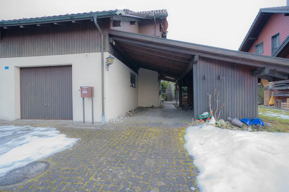 Charmant appartement de 5,5 pièces en rangée dans un quartier calme de Bauma