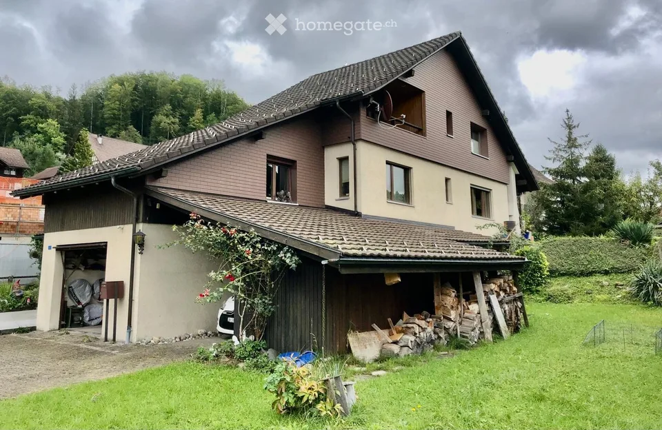 Charmant appartement de 5,5 pièces en rangée dans un quartier calme de Bauma