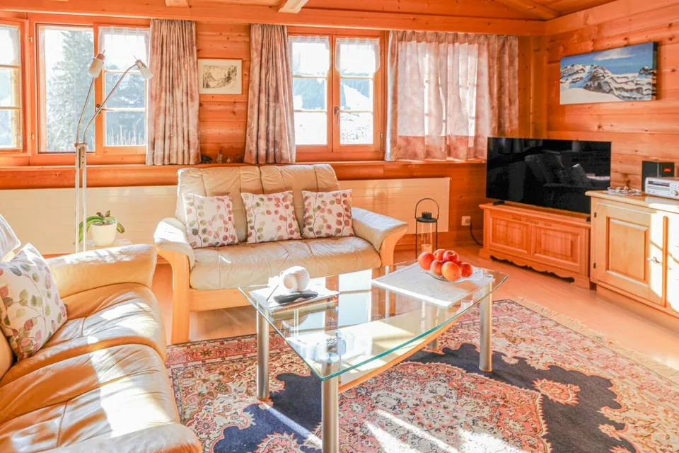 Gemütliches Chalet an sonniger Lage mit Garage und schöner Aussicht
