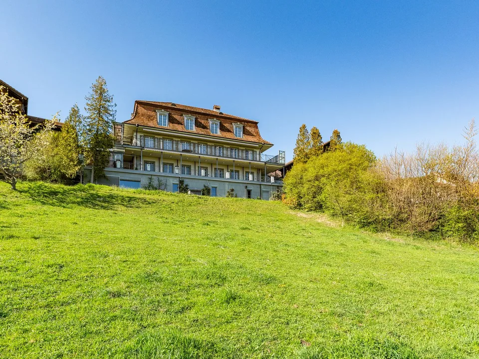 Königlich leben: Landhausvilla mit Bauparzelle