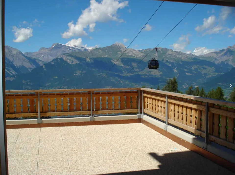 Die Exklusivität zu Füßen der Pisten: ein Balkon auf die Alpen – Foto 12 von 13