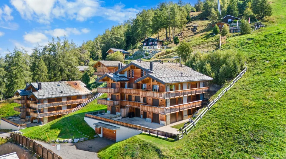 L'exclusivité au pied des pistes : un balcon sur les Alpes