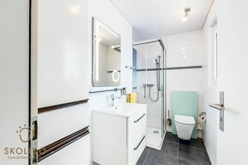 Gepflegtes und modernisiertes Chalet mit Einliegerwohnung und Traumausblick – Foto 22 von 30