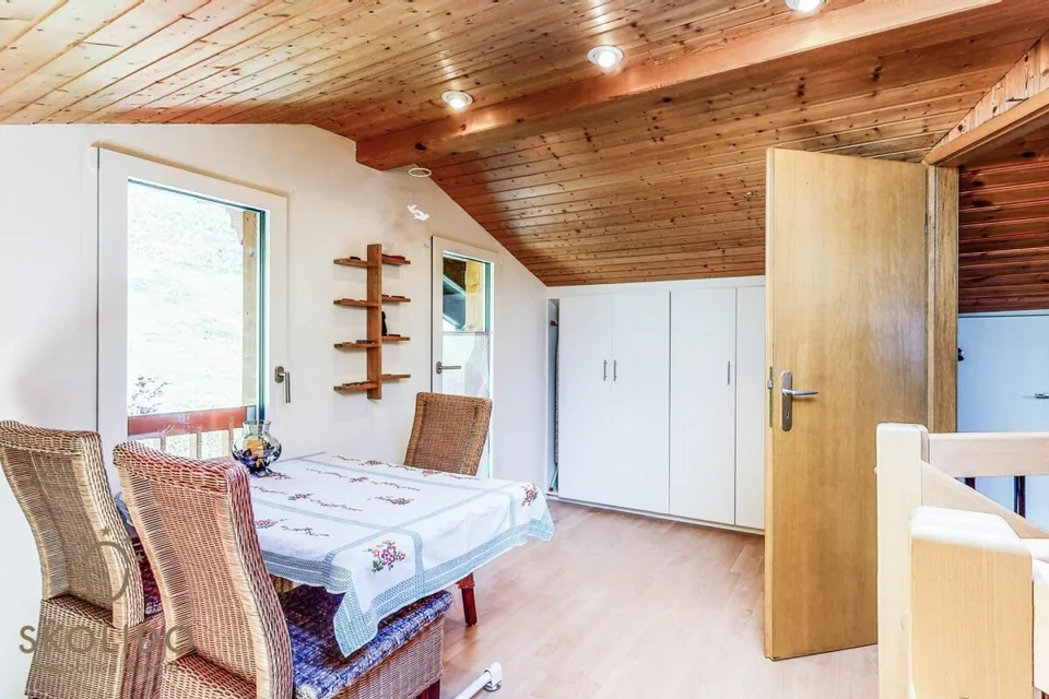 Gepflegtes und modernisiertes Chalet mit Einliegerwohnung und Traumausblick – Foto 14 von 30