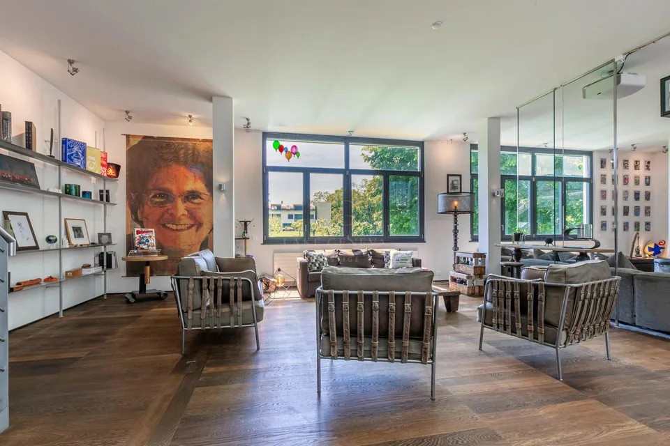 Großzügiges Loft, seltene städtische Oase zur Verkauf