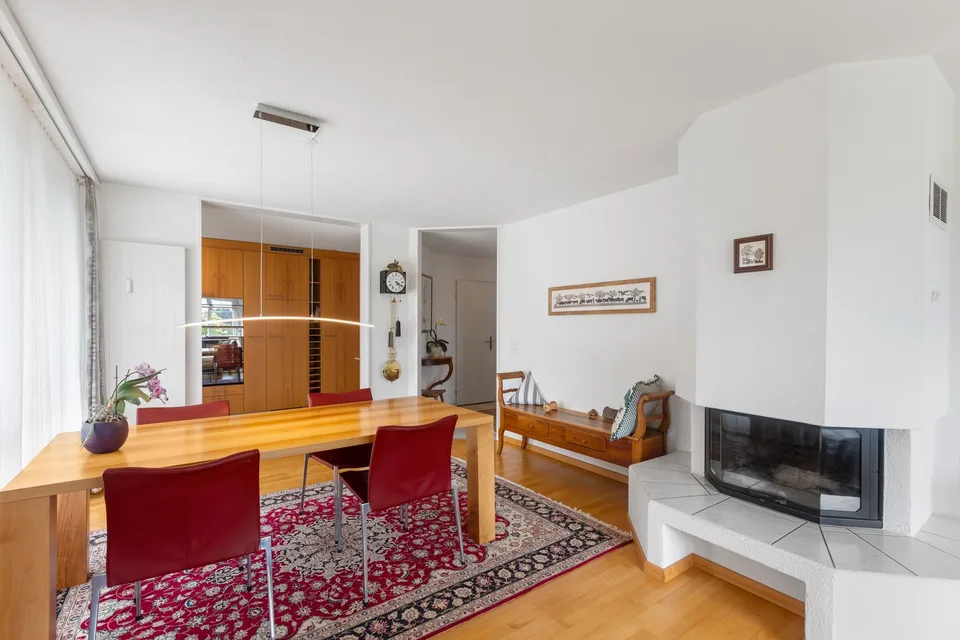 Casa luminosa in una posizione di villaggio molto richiesta