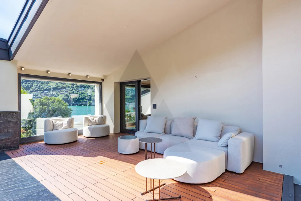 LUSSUOSA VILLA VISTA LAGO CON DARSENA PRIVATA – Foto 8 von 13