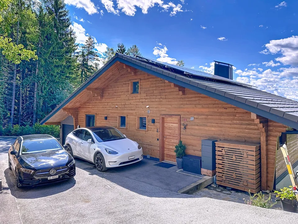 Chalet di 5,5 locali con vista panoramica e calma assoluta
