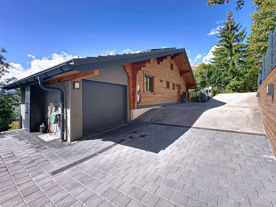 Chalet di 5,5 locali con vista panoramica e calma assoluta