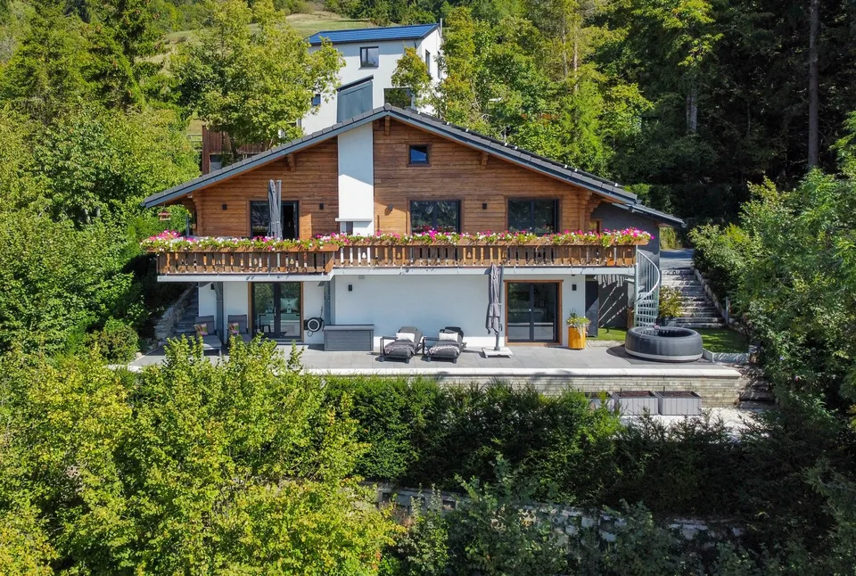 Chalet de 5.5 pièces avec Vue Panoramique et Calme Absolu