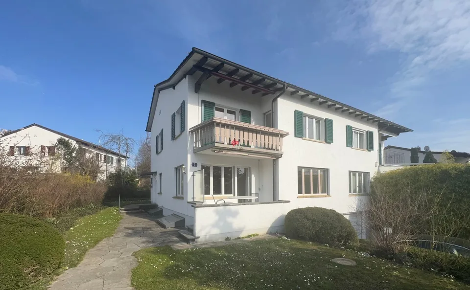 Über dem Nebel: Sonnige 4.5-Zi-Oase mit Garten in Zürich-Witikon