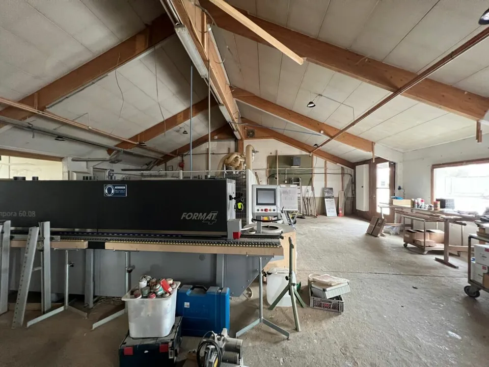 Saint-Blaise - Grand atelier avec bureaux et showroom attenant à une maison de 2 logements