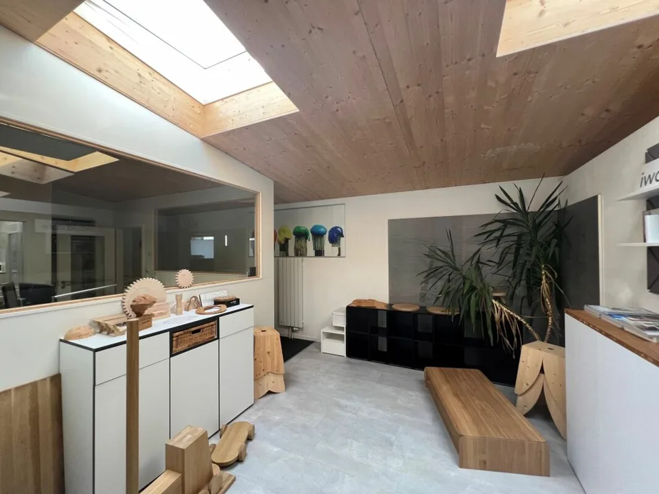 Saint-Blaise - Grande officina con uffici e showroom annessi a una casa di 2 unità abitative – foto 8 di 18