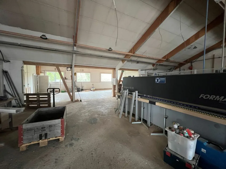 Saint-Blaise - Grande officina con uffici e showroom annessi a una casa di 2 unità abitative – foto 6 di 18