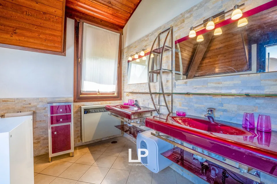 Villa Lesa – Foto 25 von 30
