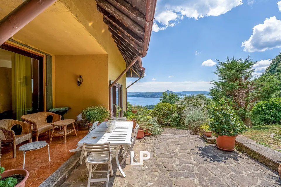 Villa Lesa – Foto 8 von 30