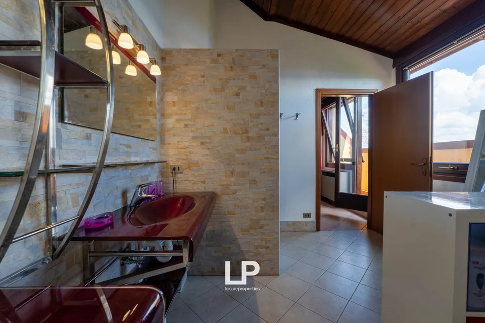 Villa Lesa – Foto 26 von 30