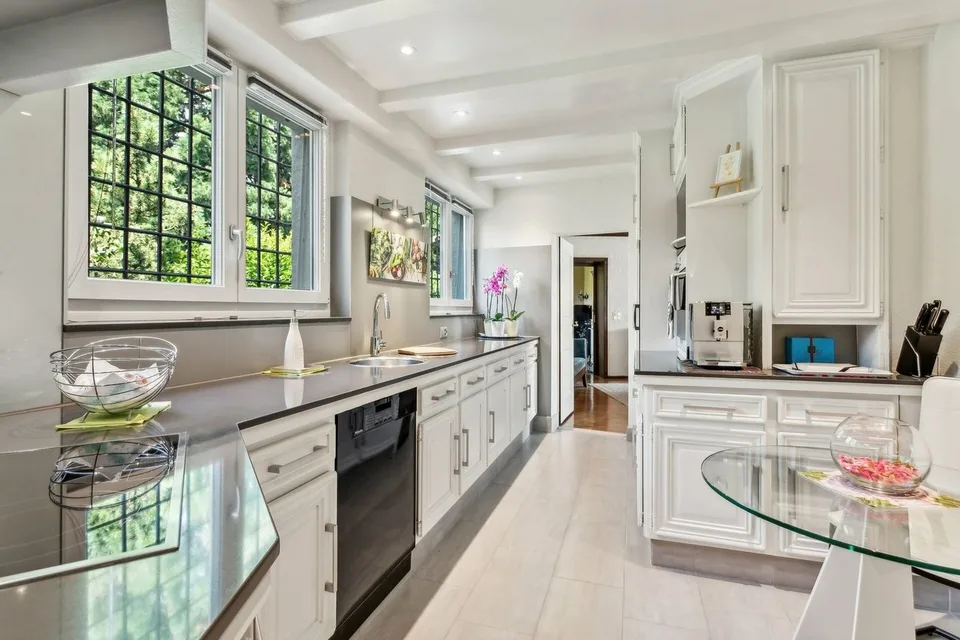 Stunning estate with spectacular views – photo 9 of 13