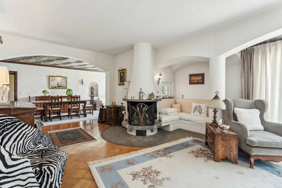 Stunning estate with spectacular views – photo 6 of 13
