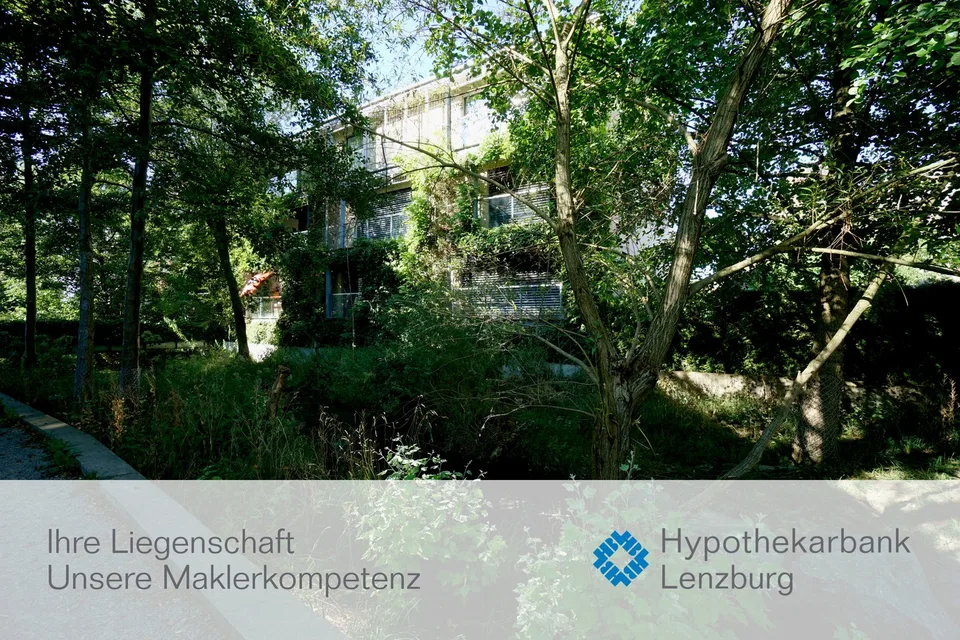 Appartement spacieux 4.5 pièces : oasis verte au bord du ruisseau du village, en plein centre