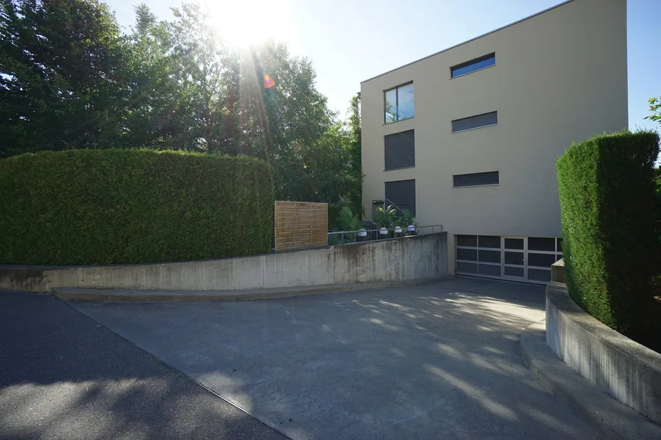 Grosszügige 4.5-Zimmerwohnung: grüne Oase am Dorfbach, mitten im Zentrum – Foto 6 von 26