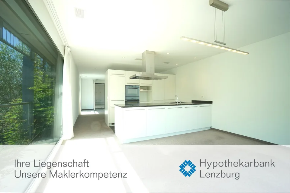 Grosszügige 4.5-Zimmerwohnung: grüne Oase am Dorfbach, mitten im Zentrum