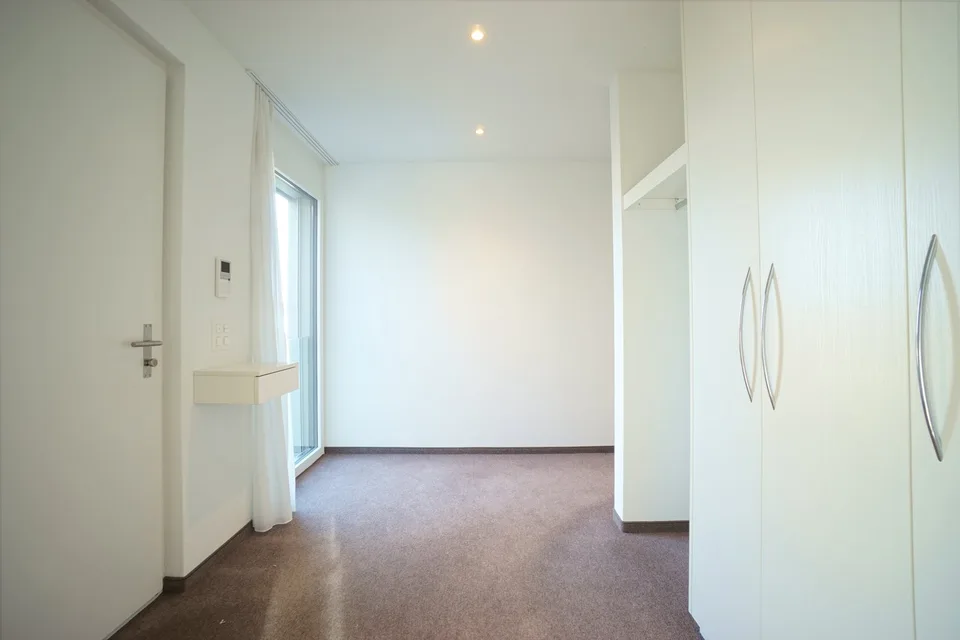 Grosszügige 4.5-Zimmerwohnung: grüne Oase am Dorfbach, mitten im Zentrum – Foto 10 von 26
