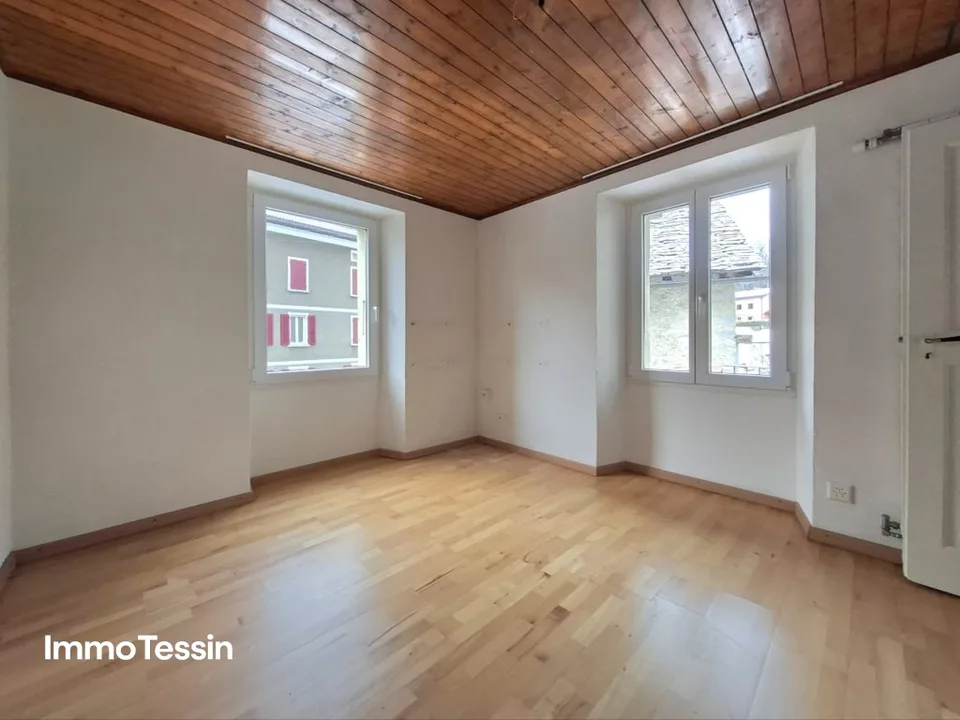 Grosszügiges & komplett renoviertes Haus mit 7 Schlafzimmern an ruhiger Lage zum top Preis