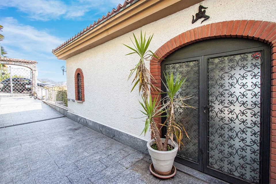 Splendida villa suddivisa in tre appartamenti indipendenti