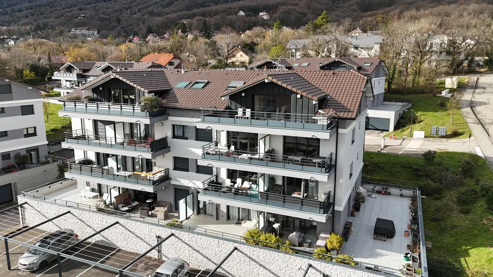T3 récent avec terrasse vue Mont-Blanc   Standing et parkings !