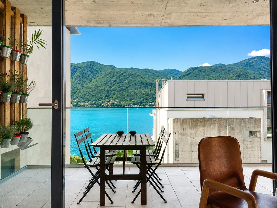 Elegante appartamento di 3.5 locali con vista panoramica a Brissago