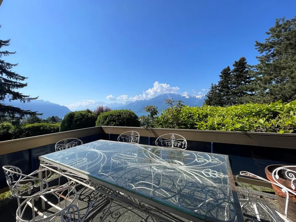 BELLE PROPRIETE DE 12 PIECES AVEC UNE PISCINE ET UNE VUE PANORAMIQUE GRANDIOSE