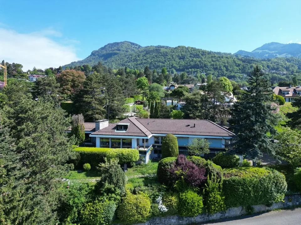 BELLE PROPRIETE DE 12 PIECES AVEC UNE PISCINE ET UNE VUE PANORAMIQUE GRANDIOSE
