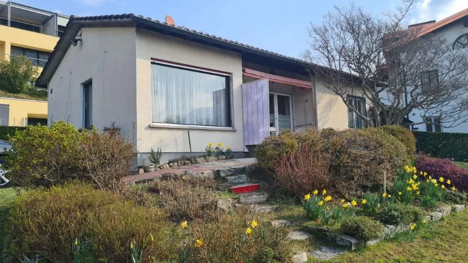 CAPRIASCA LOPAGNO: GRAZIOSA CASA SINGOLA CON GIARDINO