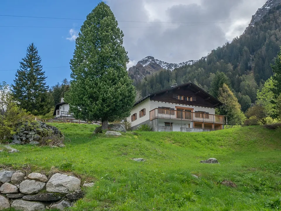 Neubau-Chalet mit Wellnesskomfort