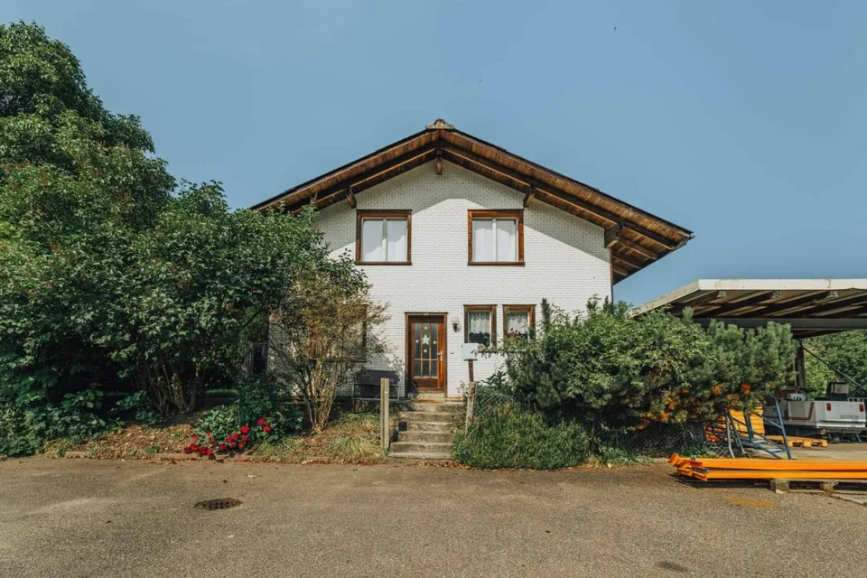 Zweifamilienhaus beim Bahnhof Kleindietwil - Viel Potenzial zum erschwinglichen Preis