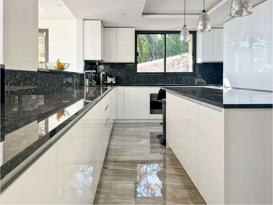 Villa contemporanea vista mare – foto 7 di 13