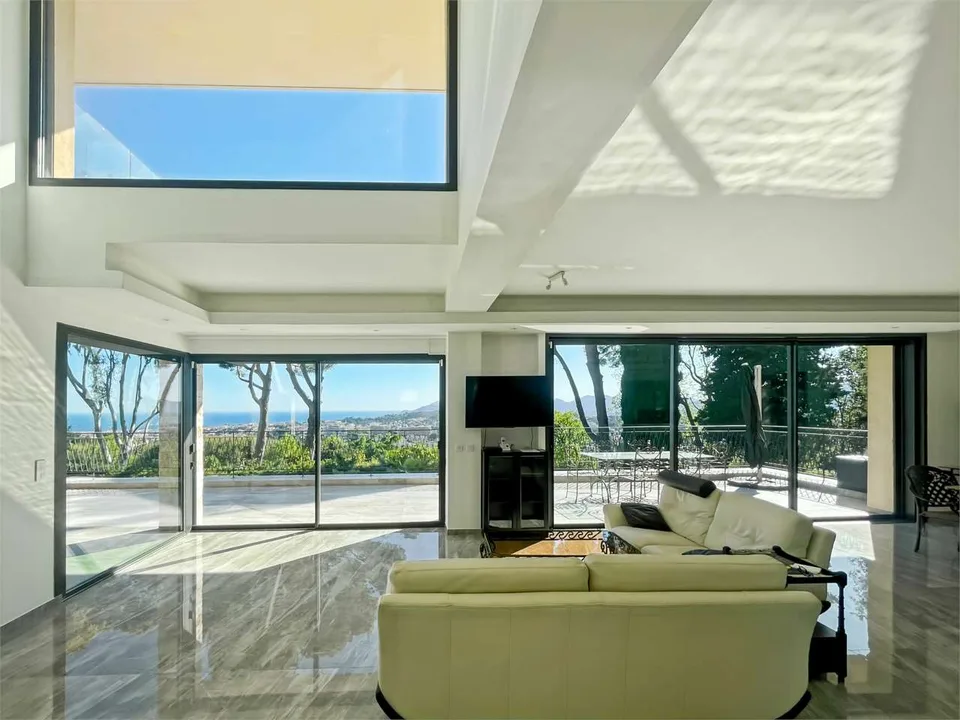 Villa contemporanea vista mare