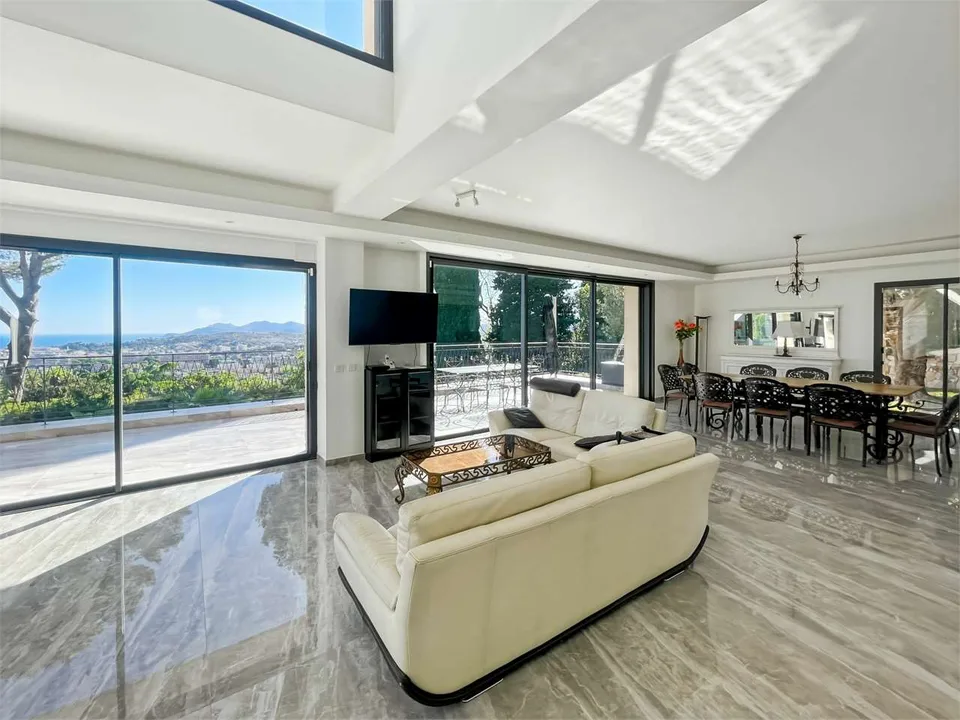 Villa contemporanea vista mare