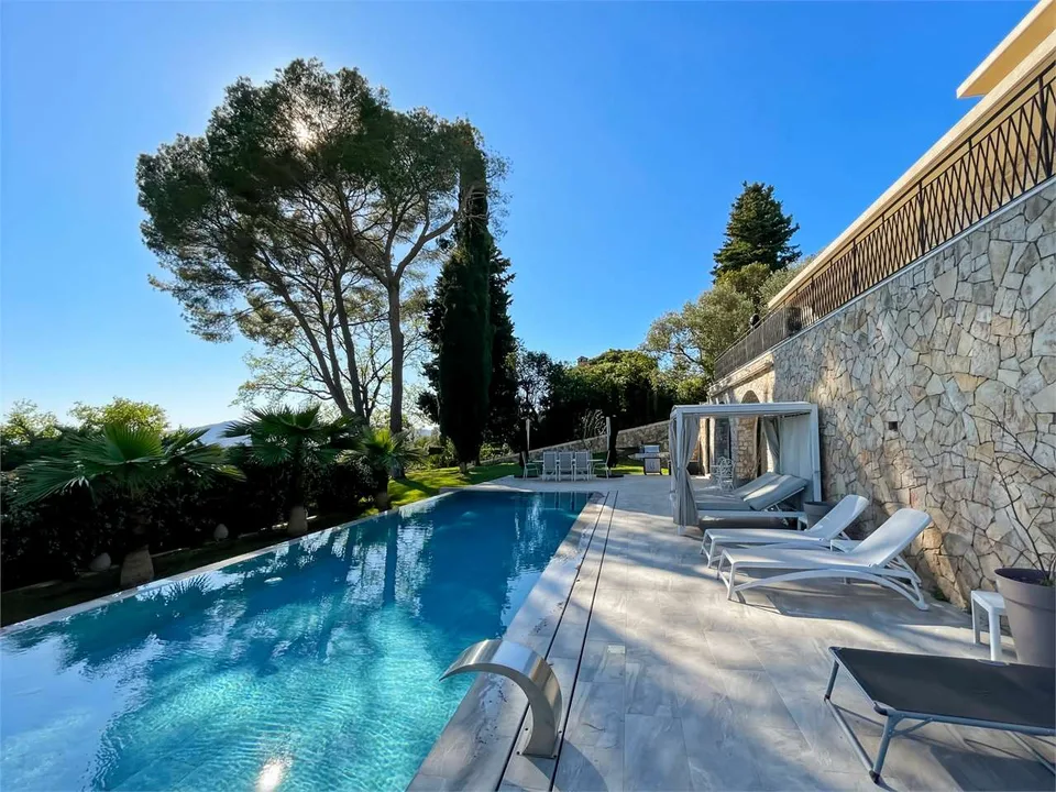 Villa contemporanea vista mare